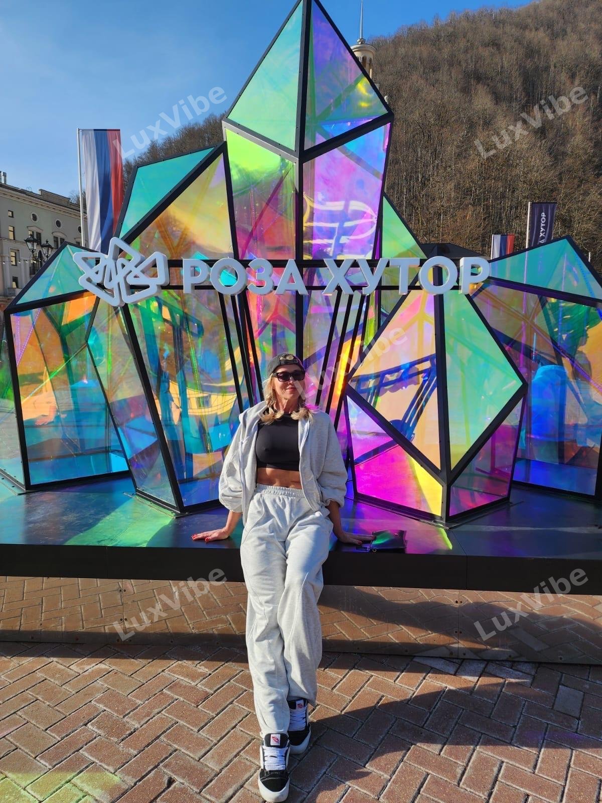 Оля
