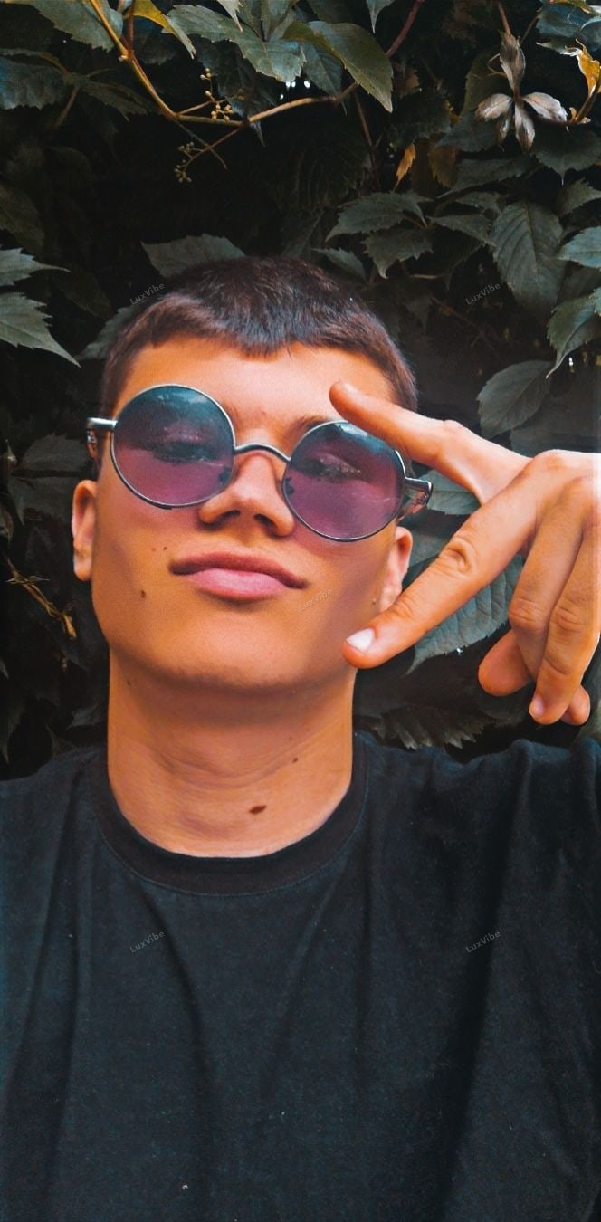 Артём