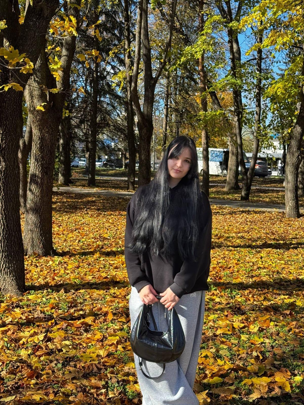 Оля